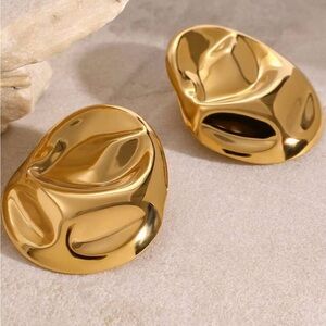 Elegant Gold Statement Earrings